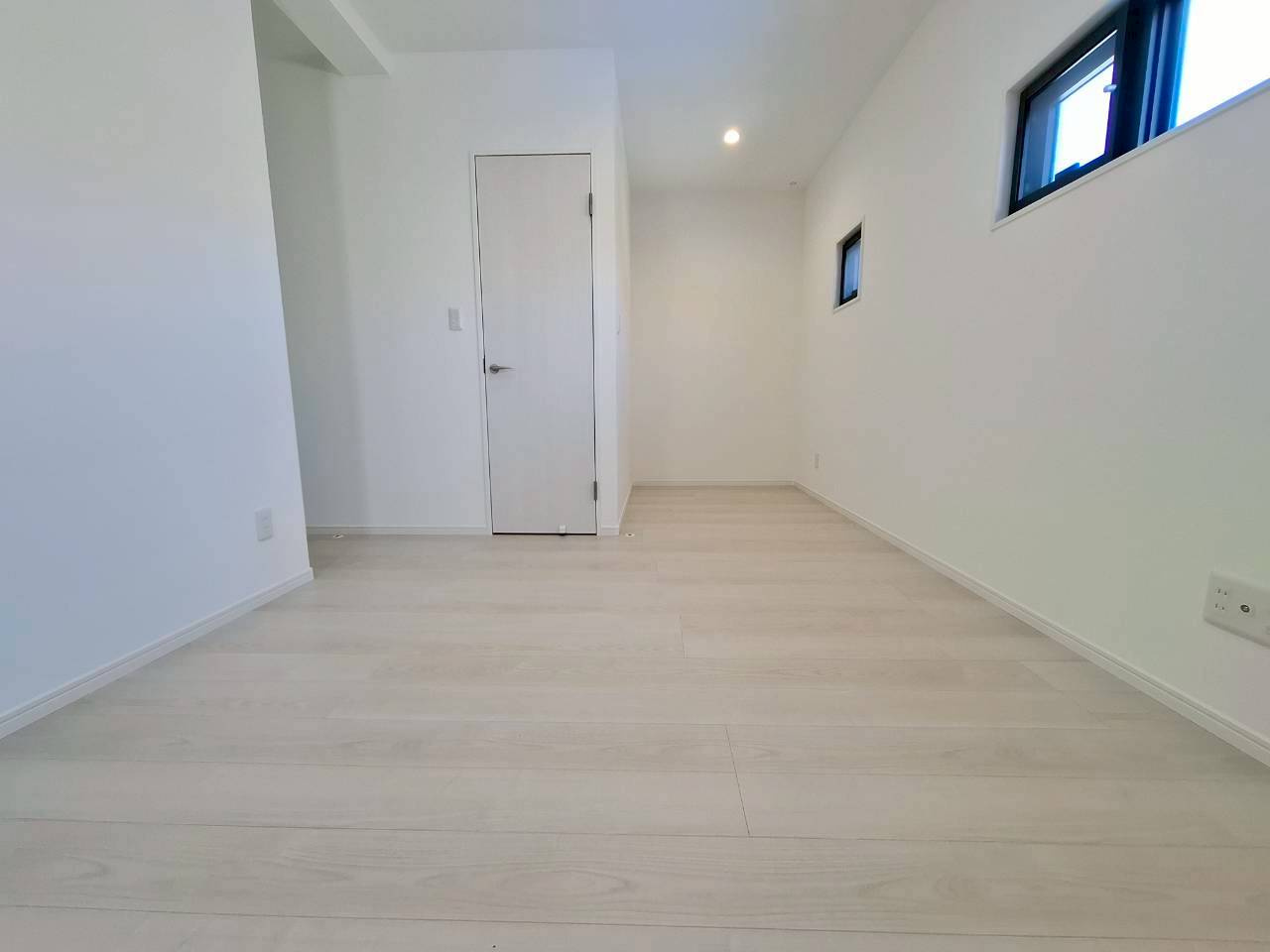 クローバーエース嘉手納屋良　4号棟の洋室|8.1帖