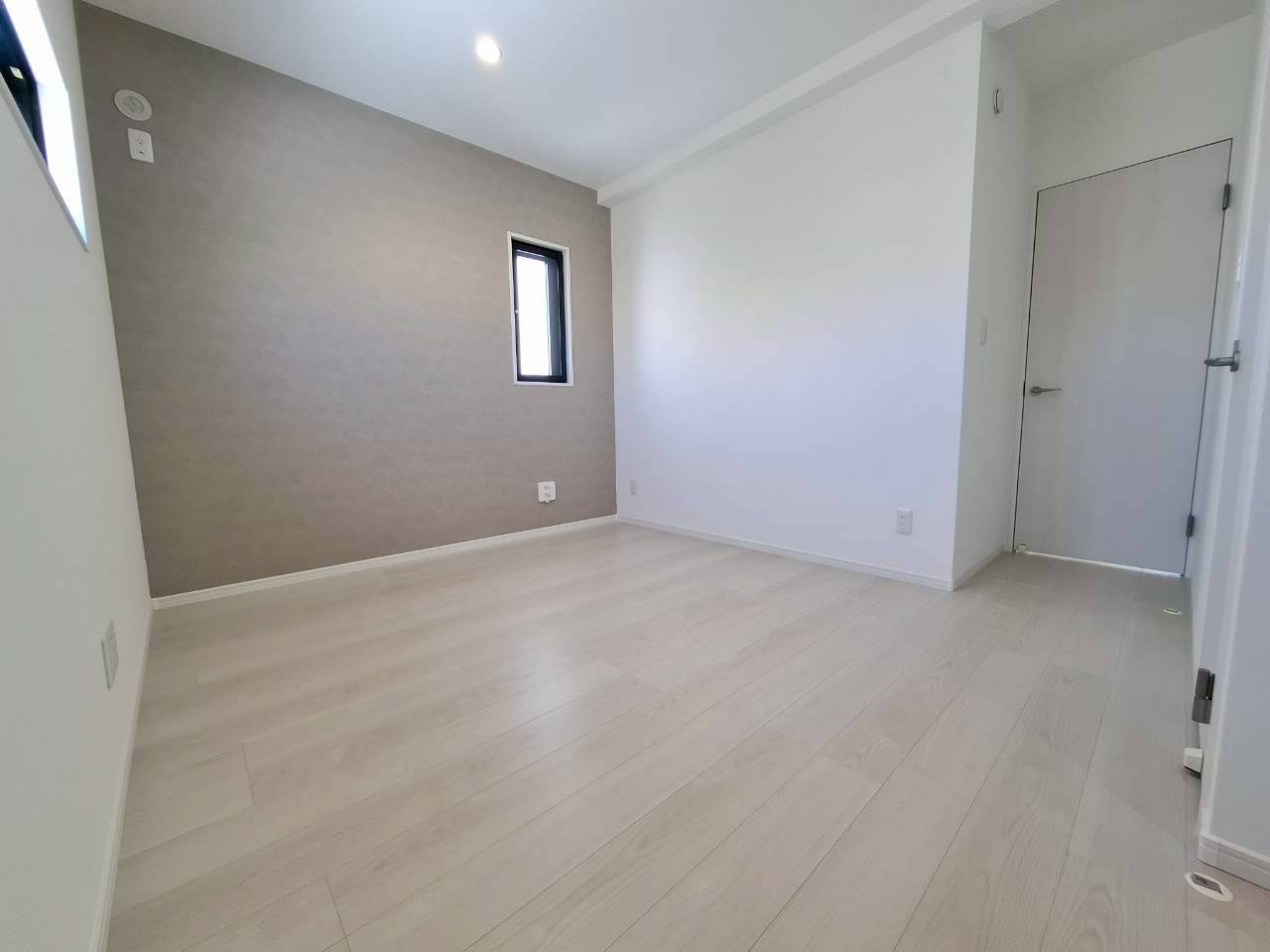 クローバーエース嘉手納屋良　4号棟の洋室|8.1帖