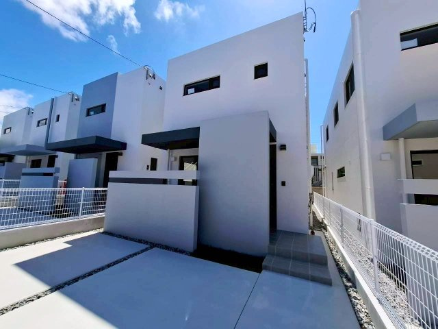 クローバーエース嘉手納屋良　4号棟の外観