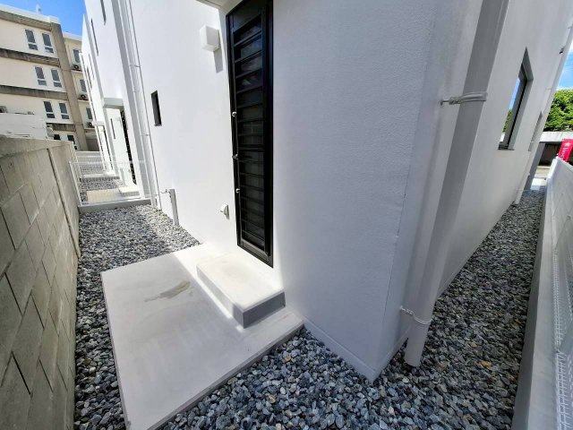 クローバーエース嘉手納屋良　4号棟の外観