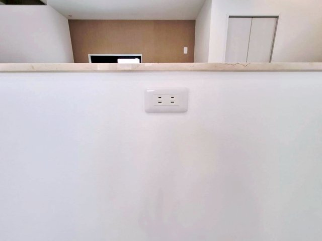 クローバーエース嘉手納屋良　4号棟のキッチン|キッチンカウンターコンセント