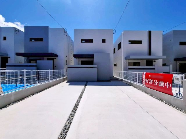 クローバーエース嘉手納屋良　4号棟の外観|駐車2台可能