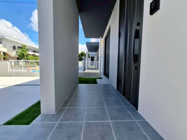 クローバーエース嘉手納屋良　4号棟の玄関