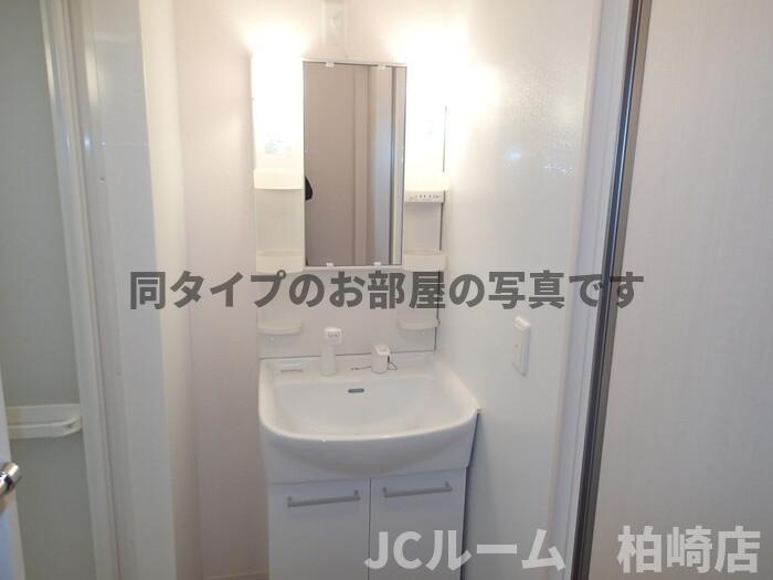 柏崎市三和町のアパートの洗面所