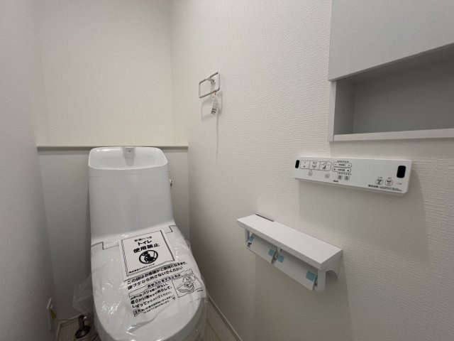 一周まわって平屋の良さは戸建なのにワンフロア！【大和市福田】新築戸建のトイレ|落ち着いた色調のトイレです