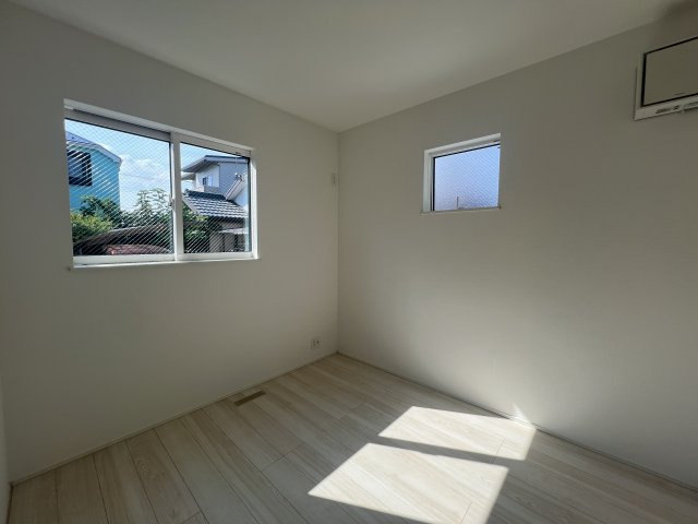 一周まわって平屋の良さは戸建なのにワンフロア！【大和市福田】新築戸建の洋室|スタンダードな洋室です