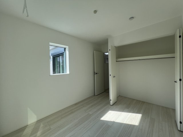 一周まわって平屋の良さは戸建なのにワンフロア！【大和市福田】新築戸建の洋室|広々とした洋室です