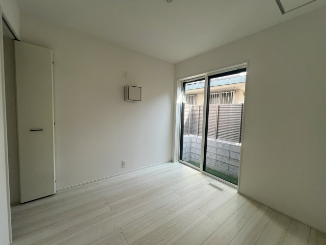 一周まわって平屋の良さは戸建なのにワンフロア！【大和市福田】新築戸建の洋室|広々とした洋室です