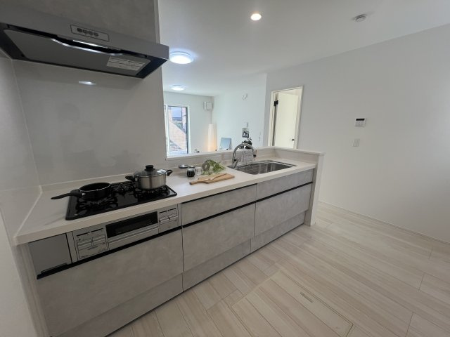 一周まわって平屋の良さは戸建なのにワンフロア！【大和市福田】新築戸建のキッチン|使いやすいキッチンです