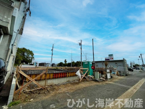平塚市上平塚　新築戸建　全2棟の外観|9月23日撮影　建築中　現地外観