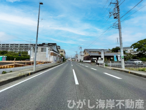 平塚市上平塚　新築戸建　全2棟の前面道路含む現地写真|9月23日撮影　建築中　現地外観