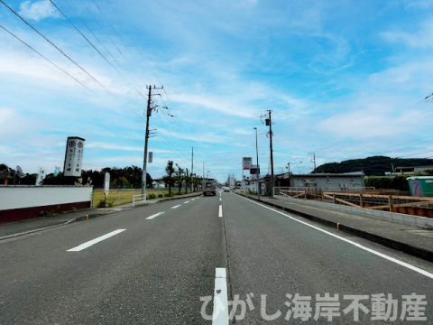 平塚市上平塚　新築戸建　全2棟の前面道路含む現地写真|9月23日撮影　建築中　現地外観