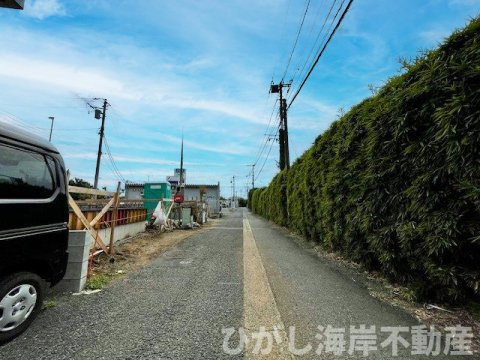 平塚市上平塚　新築戸建　全2棟の前面道路含む現地写真|9月23日撮影　建築中　現地外観