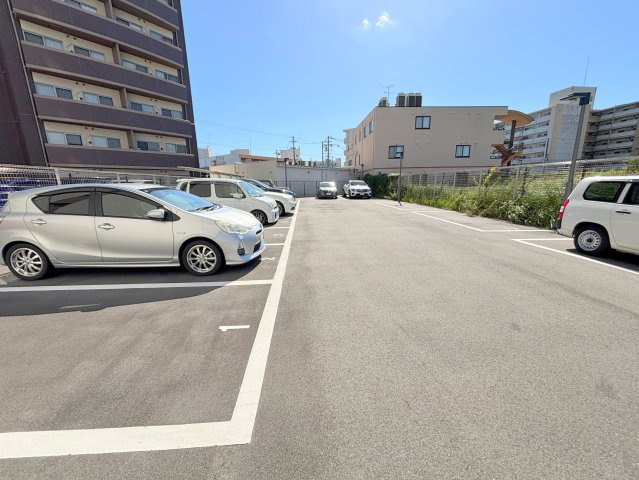 サンレムート新大阪eastⅢの駐車場