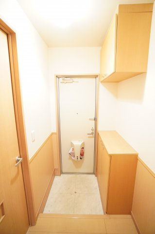 【玄関】 | コモドカーサ | ※同物件・反転タイプの写真です。