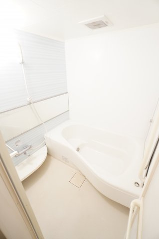 【浴室】 | コモドカーサ | ※同物件・反転タイプの写真です。