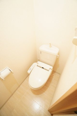 【トイレ】 | コモドカーサ | ※同物件・反転タイプの写真です。