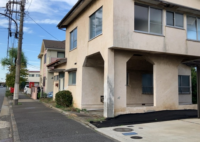 【外観】 | 物件の詳細については、現地を見てわかること以外に、役所や法務局などで調べないとわからないことがあります。そのため、現地に行く場合は、もしこの物件を買ったらどのような生活ができるかをイメージしましょう。