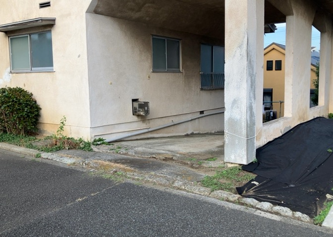 【外観】 | 土地購入を検討されている場合、境界杭がない状態で購入してしまうと境界確定測量をする必要があり、費用がかかります。購入の前に、売主、隣土地所有者立ち合いのもと境界を確定し境界杭を設置するのがベストです。