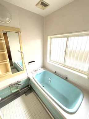 廿日市市四季が丘３丁目　中古住宅の浴室|一日の疲れも癒える広々浴室