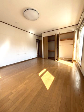 廿日市市四季が丘３丁目　中古住宅の洋室|2階洋室