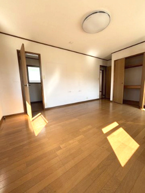 廿日市市四季が丘３丁目　中古住宅の洋室|2階洋室