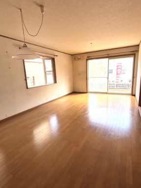 廿日市市四季が丘３丁目　中古住宅の居間・リビング