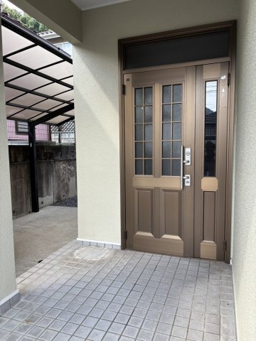 廿日市市四季が丘３丁目　中古住宅の玄関
