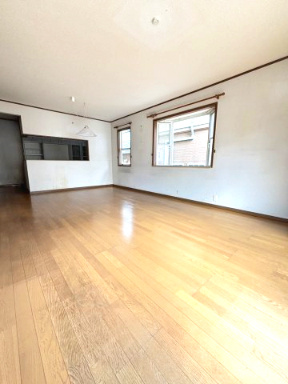 廿日市市四季が丘３丁目　中古住宅の居間・リビング|広々18帖のLDK