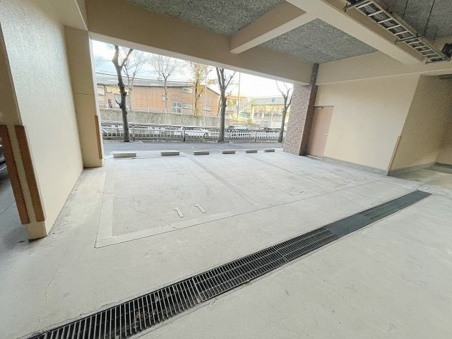 敷地内駐車場です