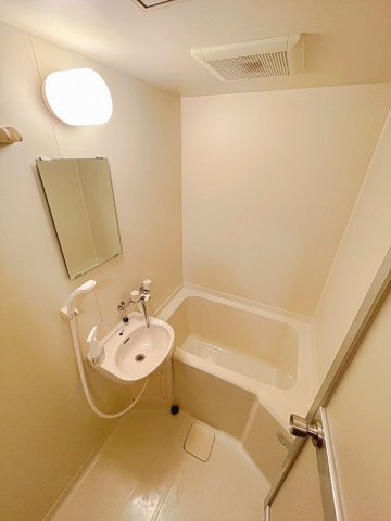 浴槽付きなので疲れた体をゆっくり癒せます