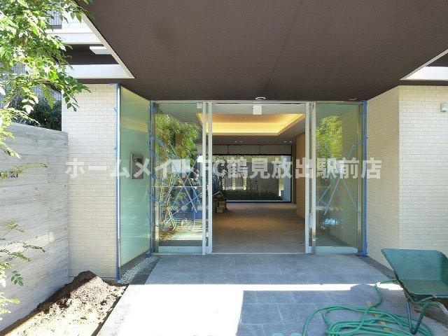 大阪市鶴見区焼野１丁目の賃貸マンションのエントランス