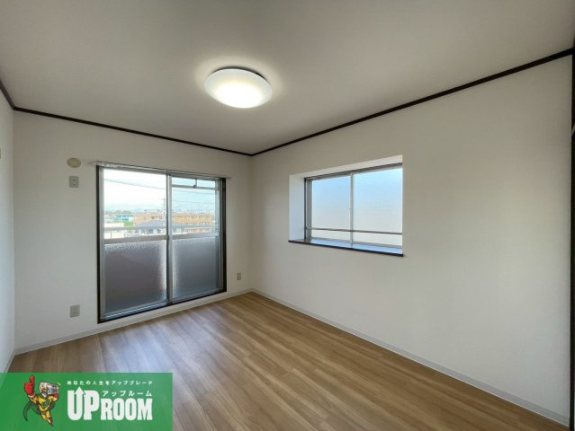 ジュネス和合の洋室