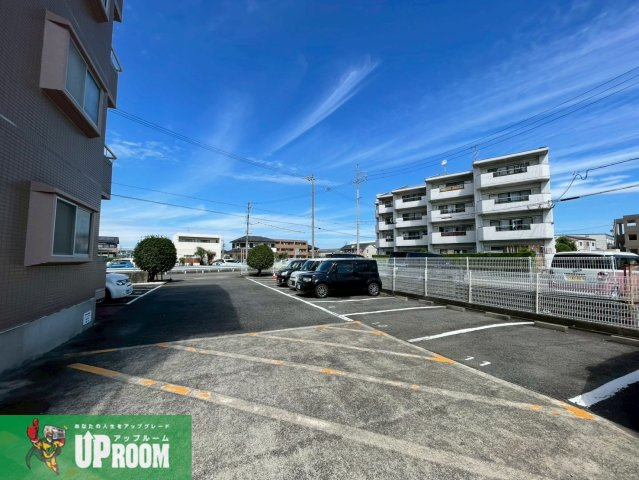 ジュネス和合の駐車場