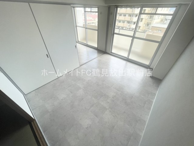 東大阪市稲田上町１丁目の賃貸マンションの洋室