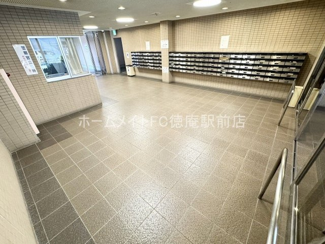 東大阪市稲田上町１丁目の賃貸マンションのロビー