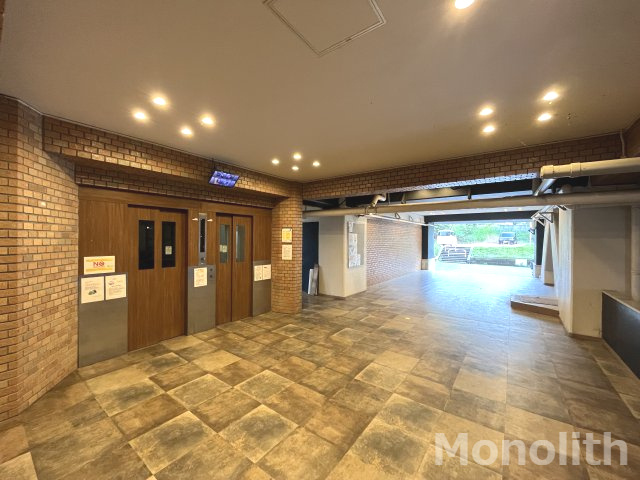 ビレッジハウス泉北栂タワーのエントランス