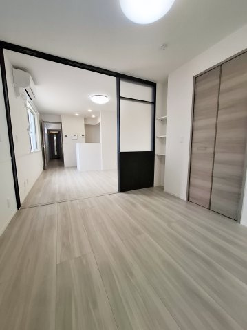 ラ　フレーズの洋室