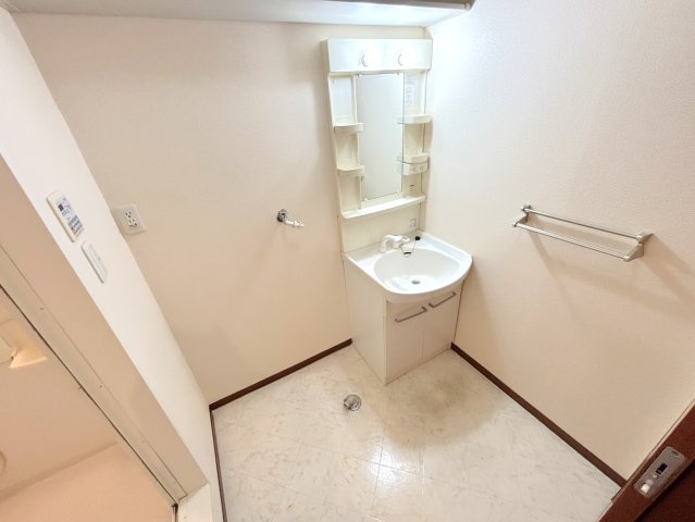 ニューヴァレイ船越　A棟の洗面所