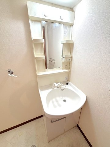 ニューヴァレイ船越　A棟の独立洗面台