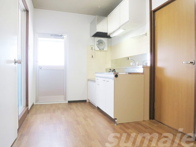 第二星野コーポのキッチン|☆明るいリビングです☆