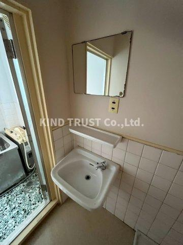 さつき荘の洗面所|ゆったりとスペースのある洗面所