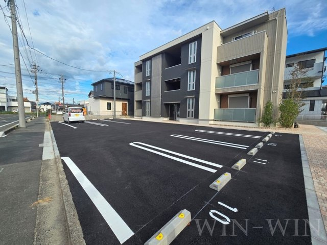 D-avance東脇の駐車場