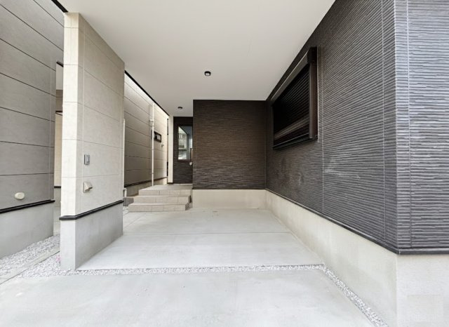 練馬区貫井4丁目 全2棟 1号棟の駐車場|大切なお車を雨風から守るビルトインガレージ