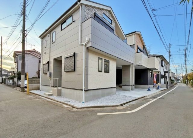 練馬区貫井4丁目 全2棟 1号棟の外観|建物完成につきご内覧いただけます♪
約4ｍ公道×約4ｍ公道に面する角地を含む整形地全2棟
～光と風を享受する快適な立地～