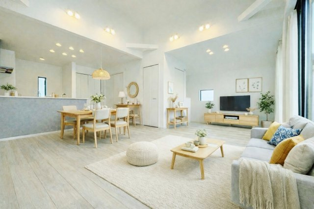 練馬区貫井4丁目 全2棟 1号棟の居間・リビング|家の中心でもあるLDKは19.4帖の開放感
勾配天井+多面開口の明るく快適な家族団らんスペースです
明るく快適な2階に設けたリビング(1号棟)