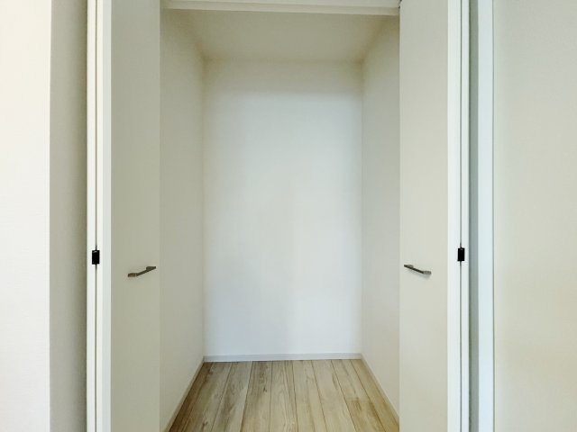 練馬区貫井4丁目 全2棟 1号棟の収納|キッチンには飲料水やお米等の置き場所として便利なパントリーがございます(1号棟)