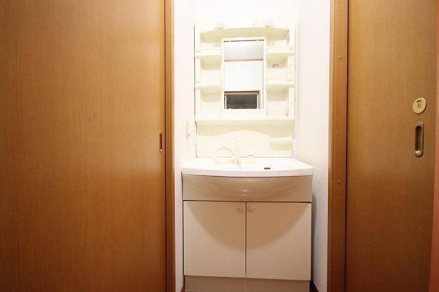 四季 悠の洗面所