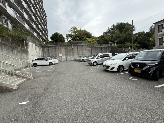 ユニライフ垂水千代が丘の駐車場
