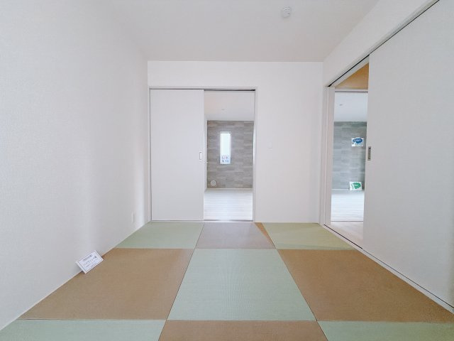【新築戸建】前橋南町の和室|■1階和室｜和室でしか味わえない畳ならではの香りや素材で和のやすらぎを感じてください♪休日はお子様とお昼寝するのにも最適です！